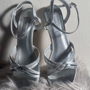 Touch Ups By Benjamin Walk Melanie Metallic Silver Sandals, Sz 9.5M